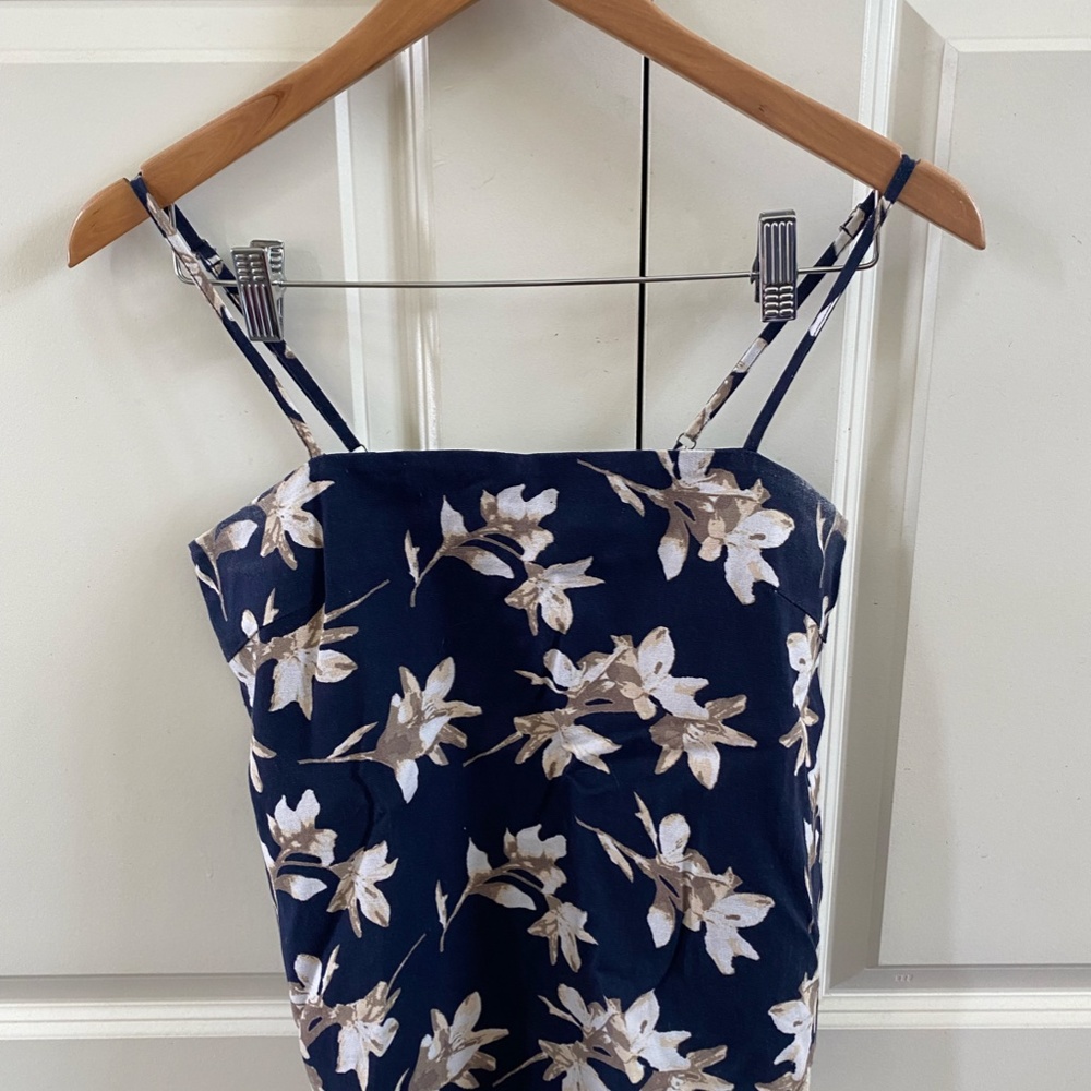 J.O.A small dark blue floral tank top